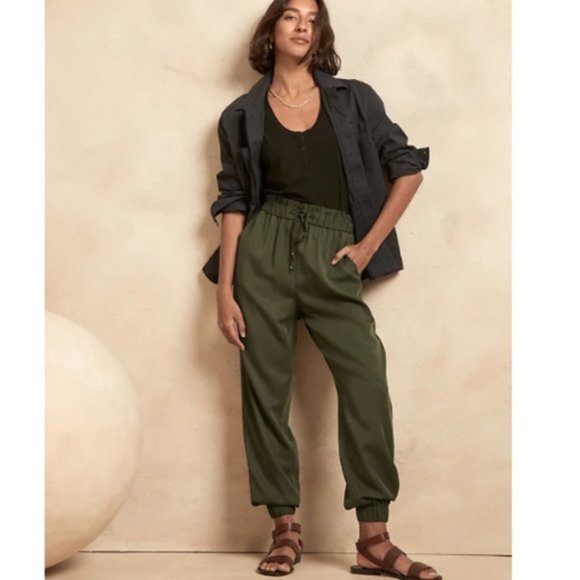 Banana Republic  - Lyocell Flyweight Jogger Paper Bag Pants - Med Petite (Olive) - Picture 5 of 12